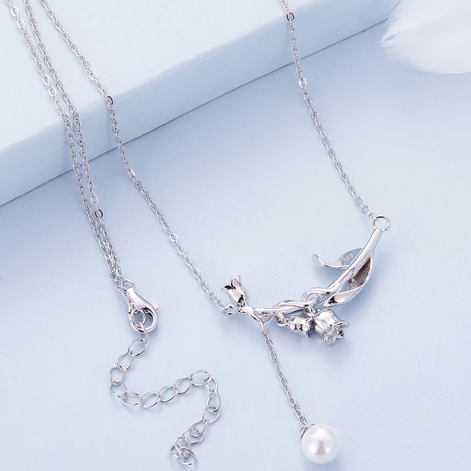 Lily clasp necklace outlet